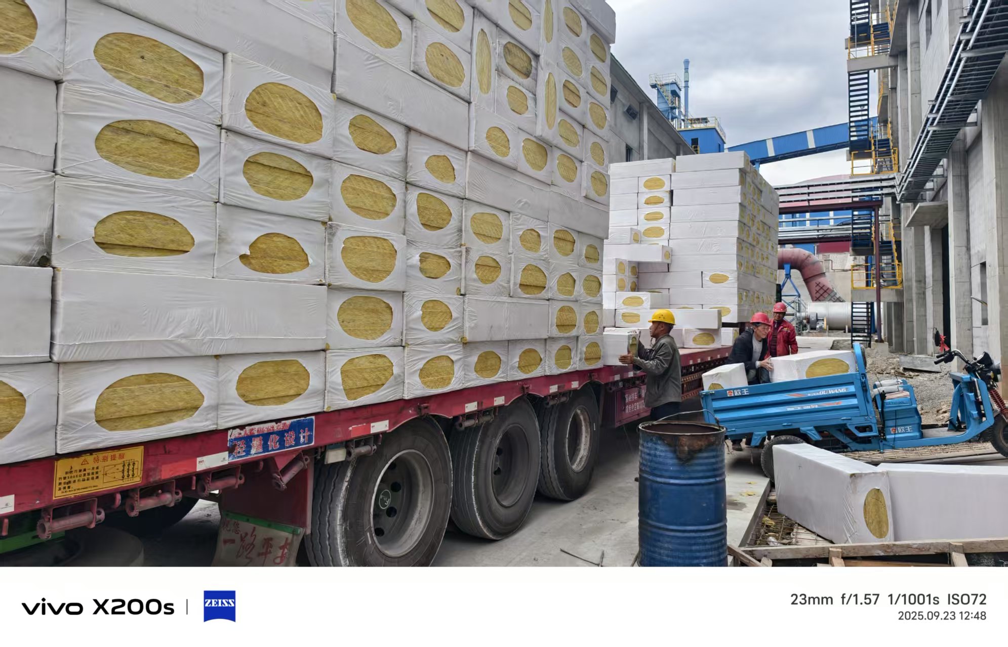 巖棉板外保溫鋼鐵廠管道應用方案